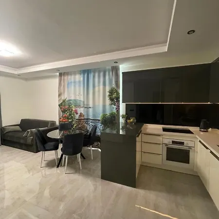 Midpoint Luxury At Cleopatra *